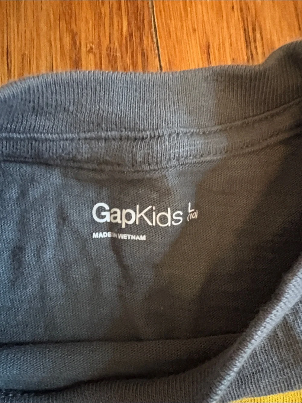 GAP Gray Tee with Yellow & Teal Car Graphic